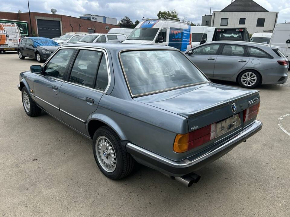 Image 3/8 of BMW 318i (1988)