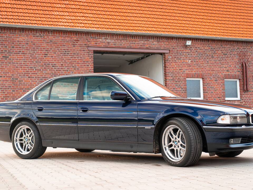 Image 12/55 of BMW 740i (1997)