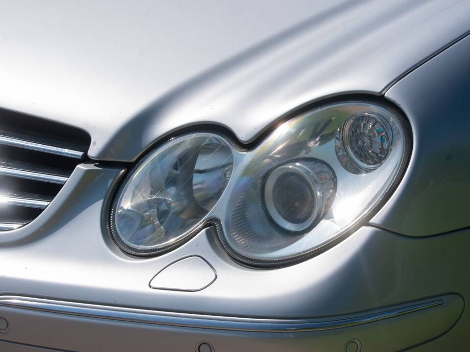 Image 22/50 of Mercedes-Benz CLK 55 AMG (2003)