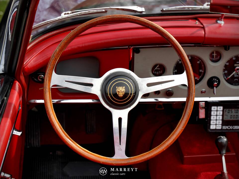 Image 59/78 of Jaguar XK 150 3.4 S OTS (1958)