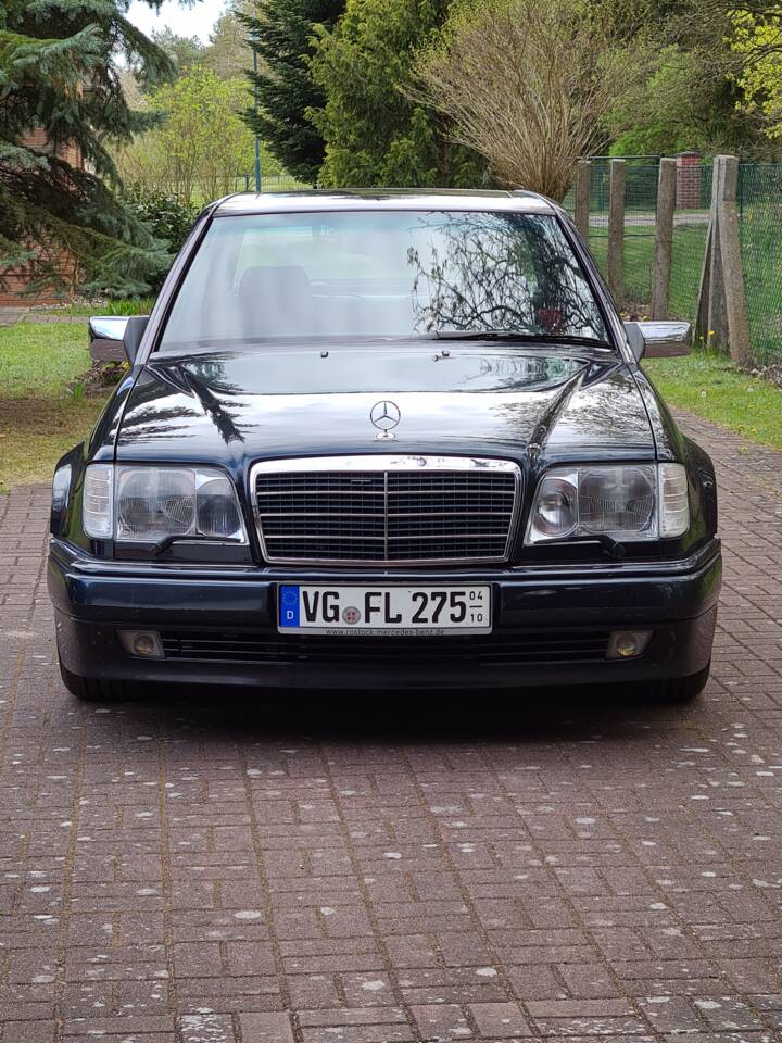 Image 1/26 de Mercedes-Benz E 500 Limited (1994)