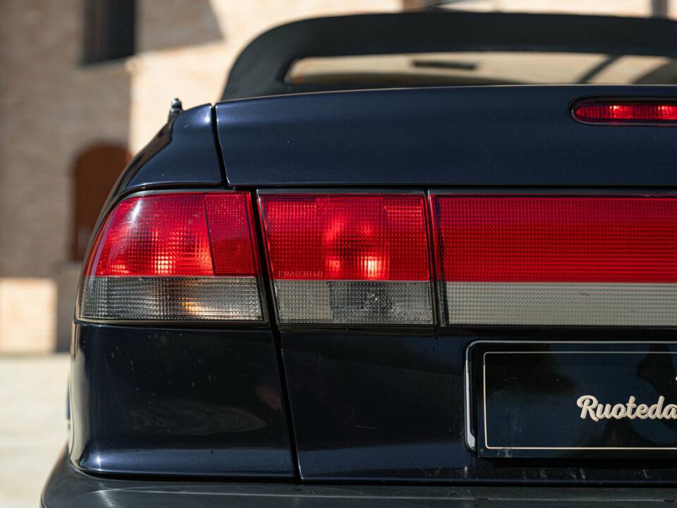 Image 25/50 of Saab 900 2.0i (1997)