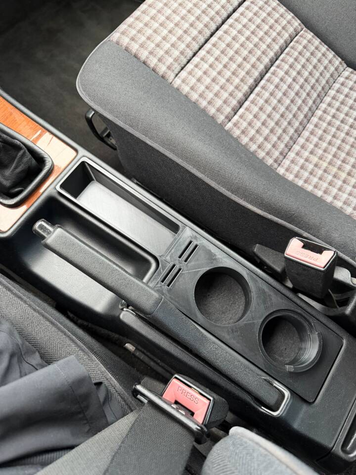 Immagine 34/49 di Mercedes-Benz 190 E (1990)