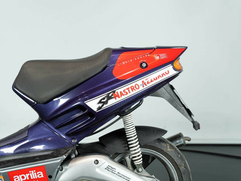 Image 19/21 de Aprilia SR 50 (1996)