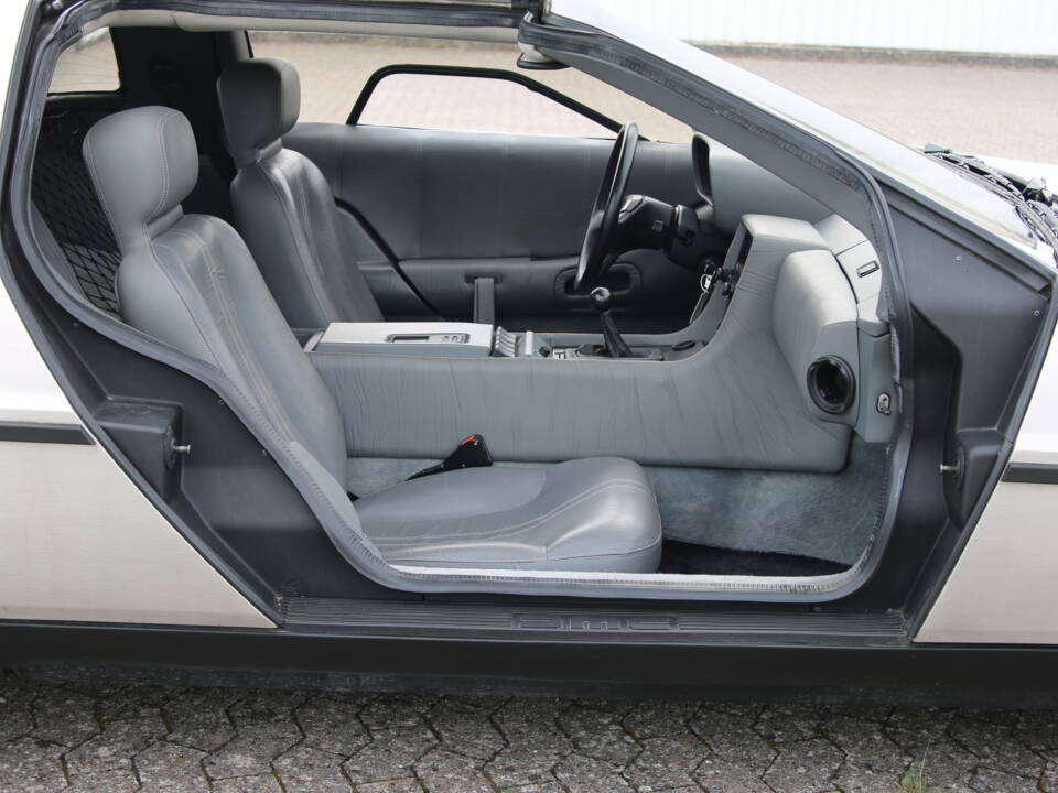 Image 86/92 of DeLorean DMC-12 (1982)