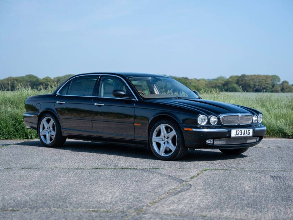 Obraz 23/50 pojazdu Jaguar XJR Super V8 (2004)