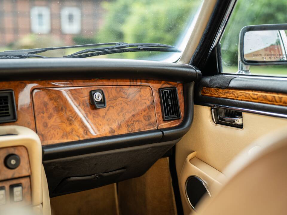 Bild 35/46 von Jaguar XJ 12 (1991)