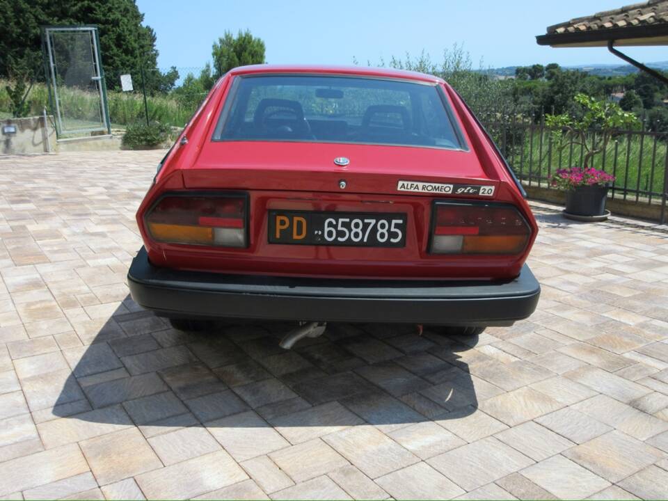Bild 4/31 von Alfa Romeo GTV 2.0 (1982)