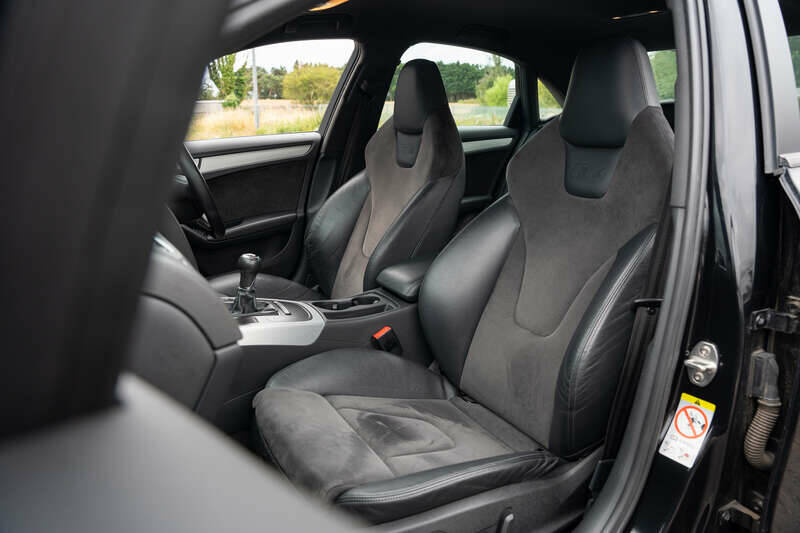 Image 44/50 of Audi S4 (2010)