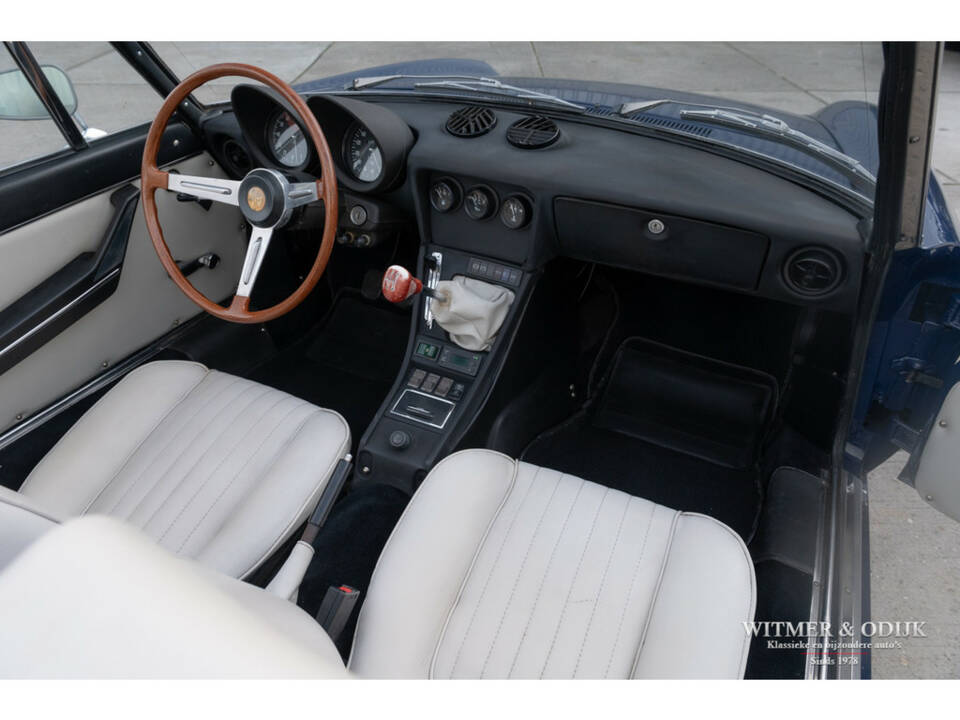 Image 9/33 of Alfa Romeo 1600 Spider (1975)