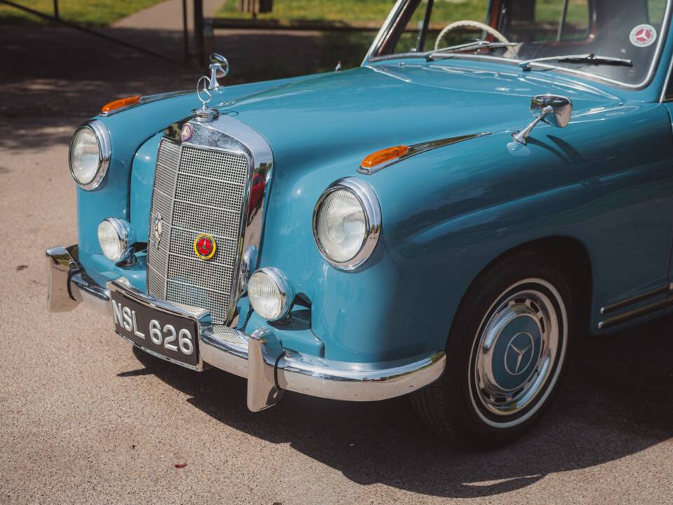 Image 18/50 of Mercedes-Benz 220 a (1956)