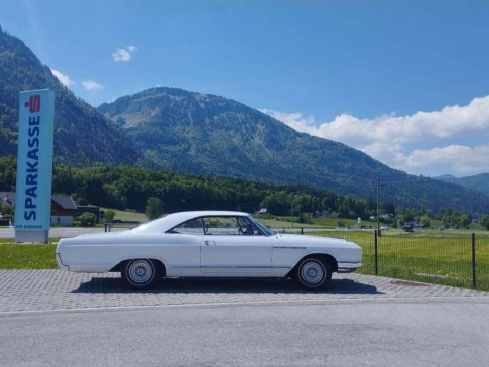 Image 2/23 of Buick Le Sabre Coupe (1966)