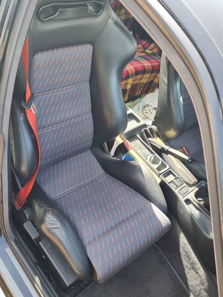 Image 3/11 of BMW M5 (1991)
