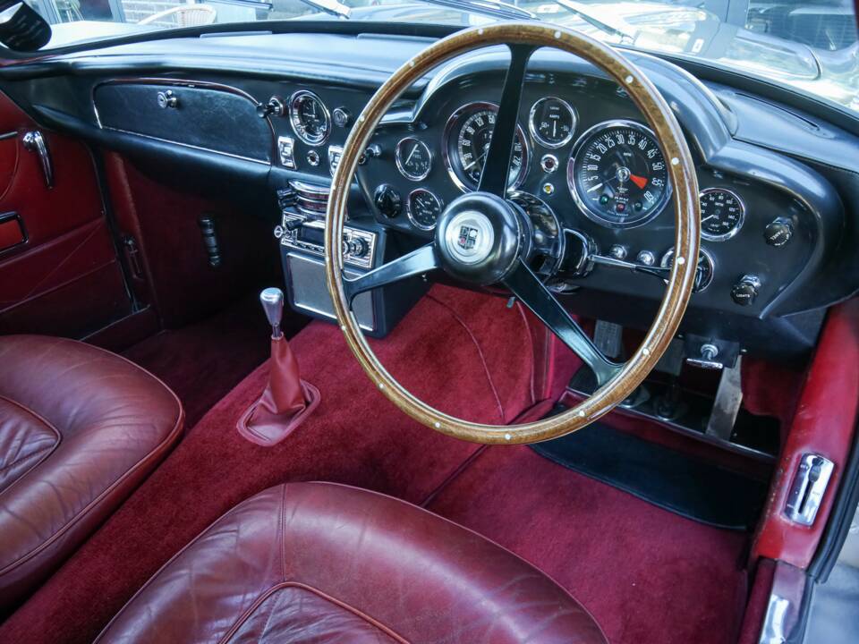 Bild 33/50 von Aston Martin DB 6 (1968)