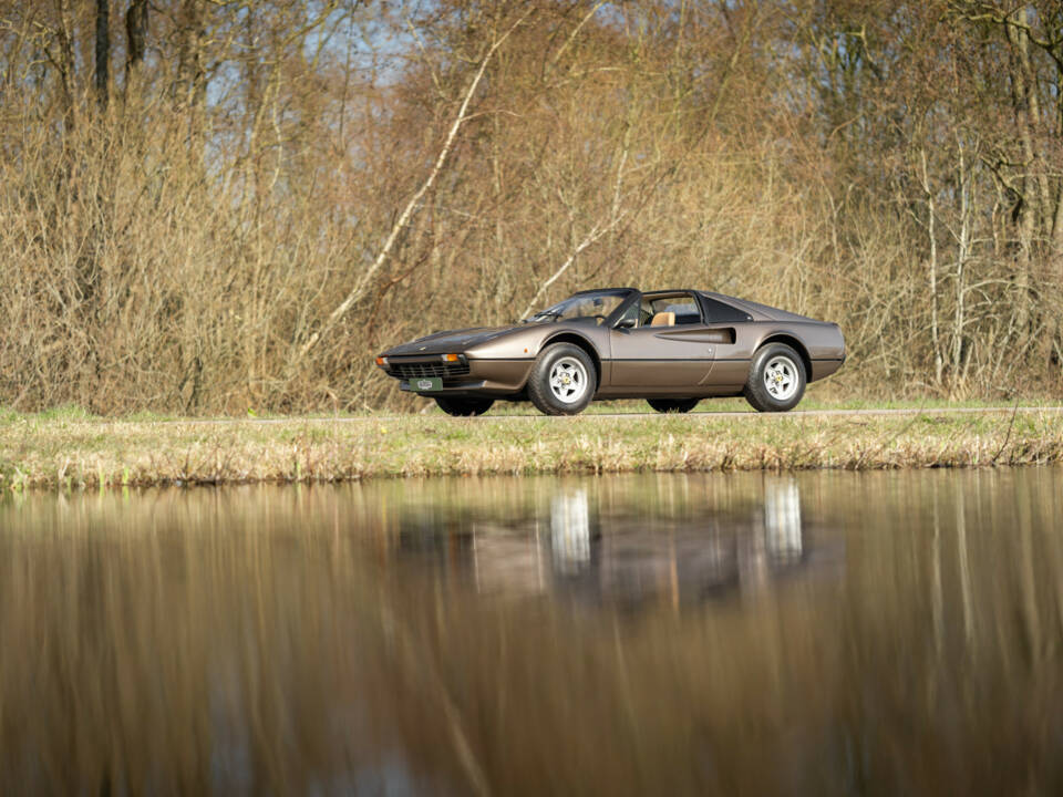 Bild 2/43 von Ferrari 308 GTS (1978)