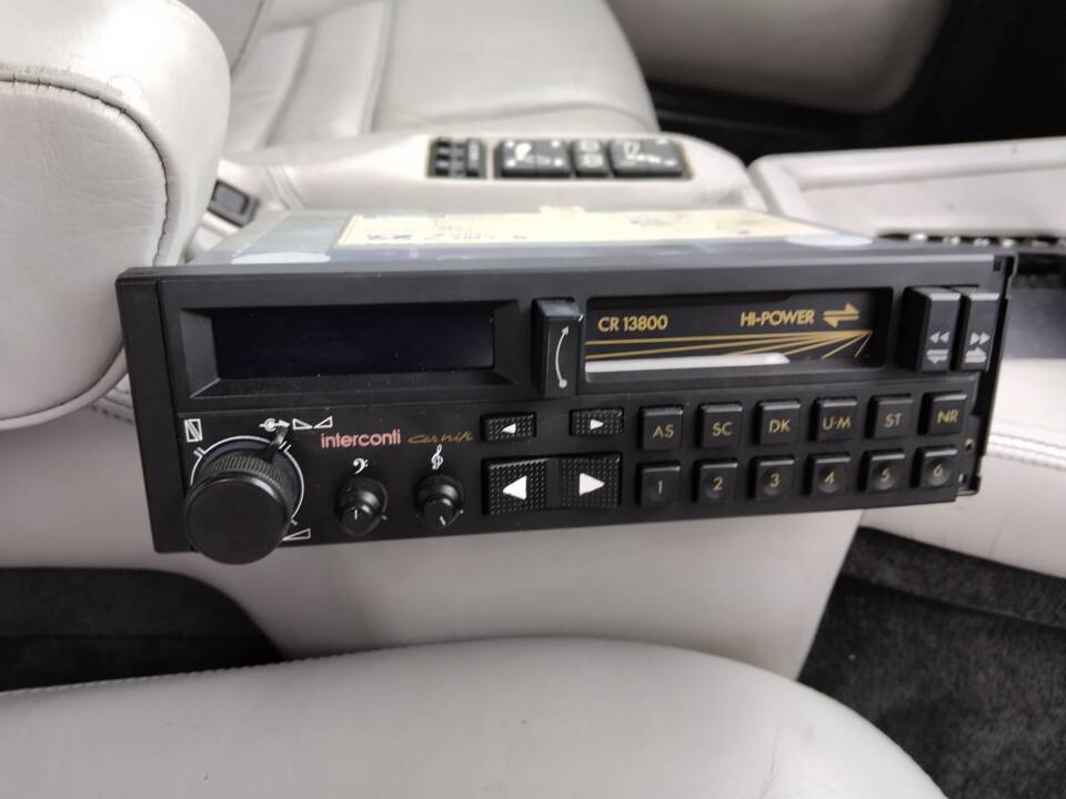 Bild 28/113 von BMW 735i (1986)