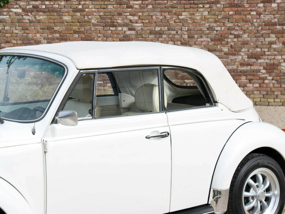 Image 12/50 of Volkswagen Käfer 1303 &quot;Champagne Edition&quot; (1977)