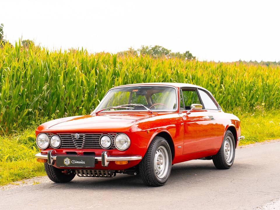 Image 1/53 of Alfa Romeo 2000 GT Veloce (1975)