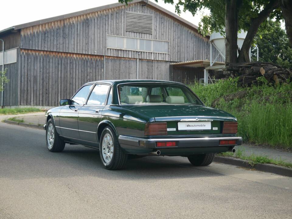 Image 4/33 of Jaguar Sovereign 3.6 (1988)