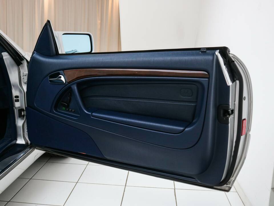 Bild 33/84 von Mercedes-Benz SL 320 (1996)
