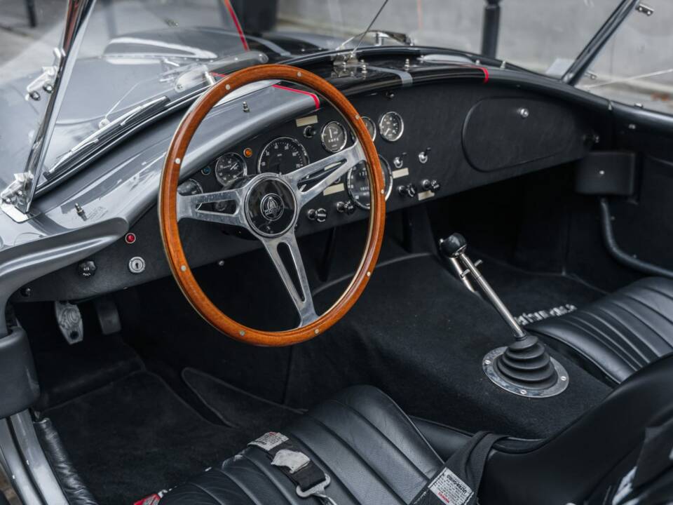 Image 8/16 of AC Cobra 427 (1965)