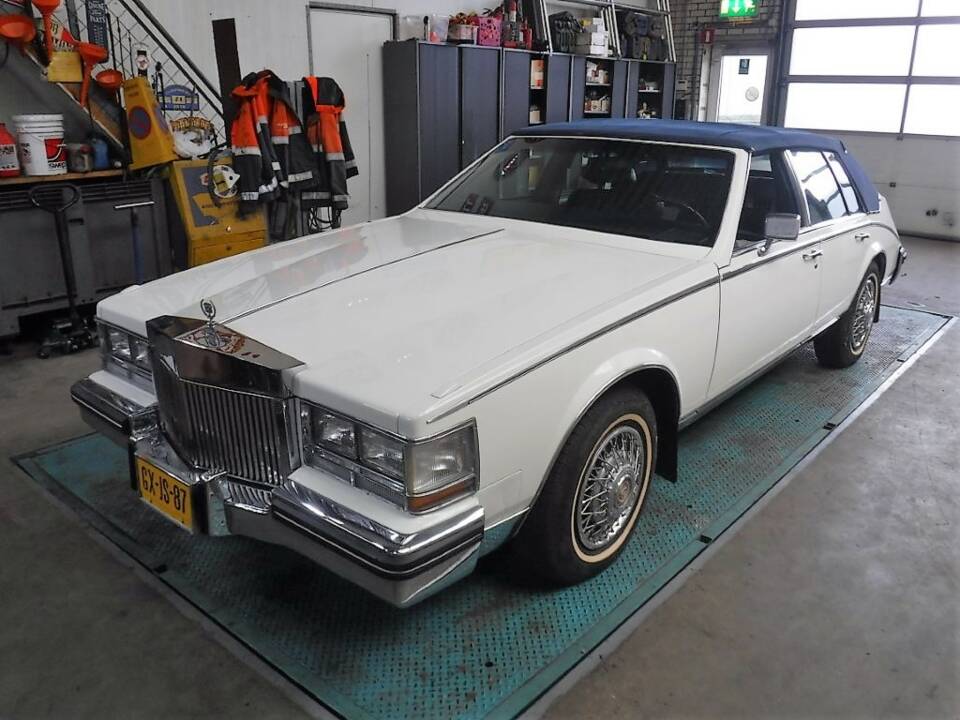 Afbeelding 13/50 van Cadillac Seville Sedan 4.1L (1985)