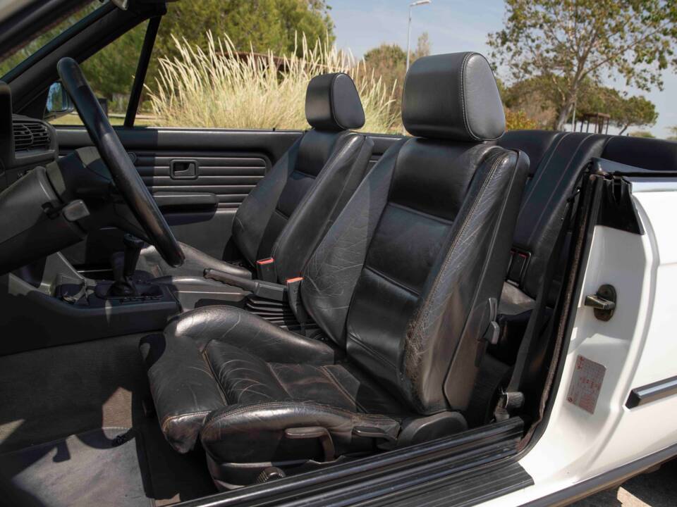 Image 46/70 of BMW 320i (1990)