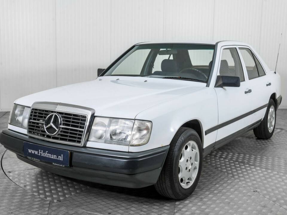 Image 20/50 of Mercedes-Benz 200 (1986)