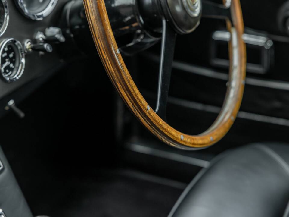 Afbeelding 31/50 van Aston Martin DB 6 (1967)