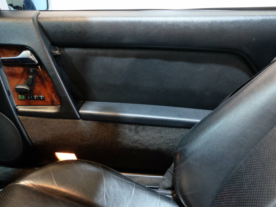 Afbeelding 19/38 van Mercedes-Benz 300 SL (1990)