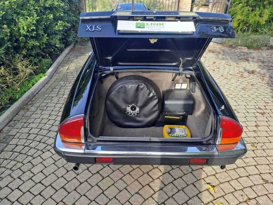 Image 29/40 of Jaguar XJ-S 3.6 (1987)