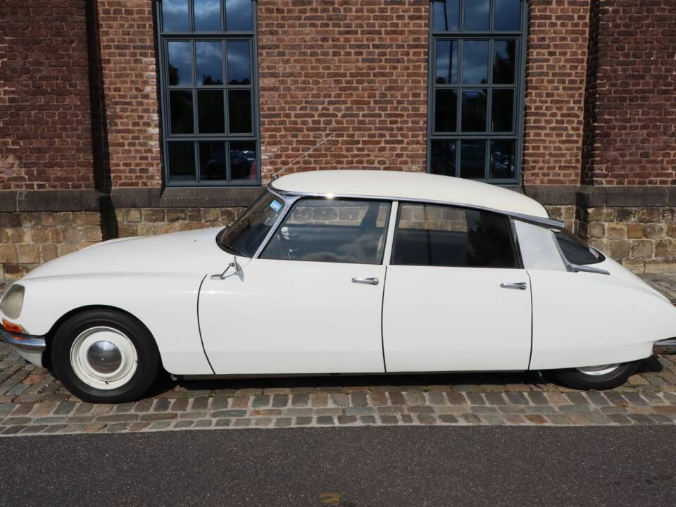 Image 1/22 de Citroën ID 20 (1970)