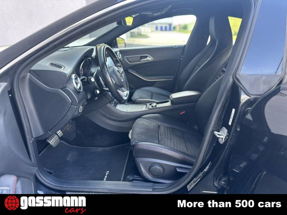 Image 12/15 of Mercedes-Benz CLA 220 CDI (2017)