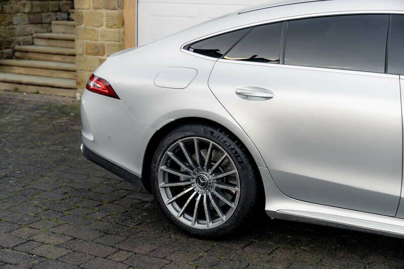 Image 17/50 of Mercedes-AMG GT 43 (2020)