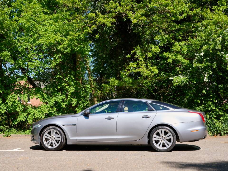 Bild 14/50 von Jaguar XJ 5.0 (2012)