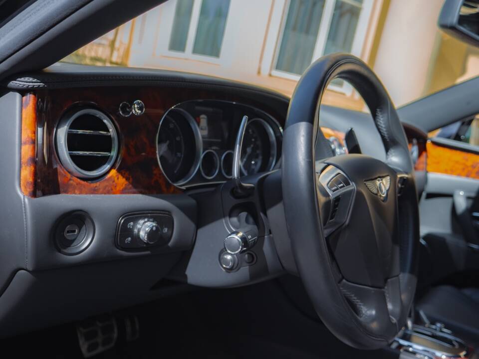 Imagen 17/68 de Bentley Flying Spur V8 S (2017)