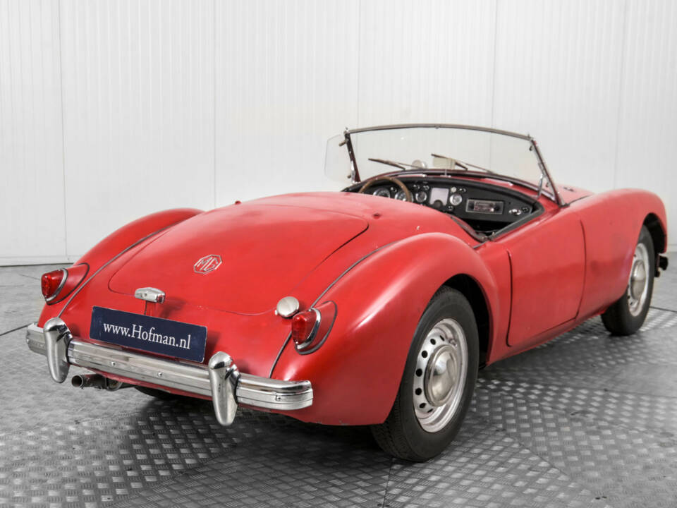 Image 26/50 of MG MGA 1500 (1957)