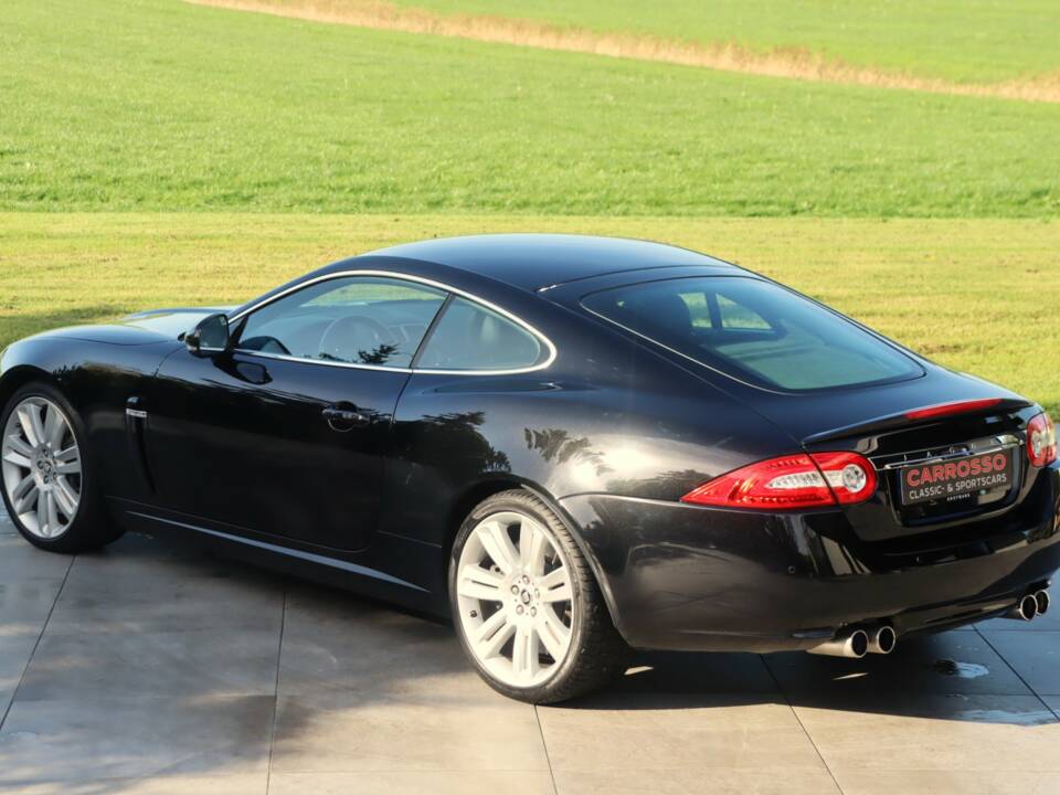 Image 2/50 of Jaguar XKR (2010)