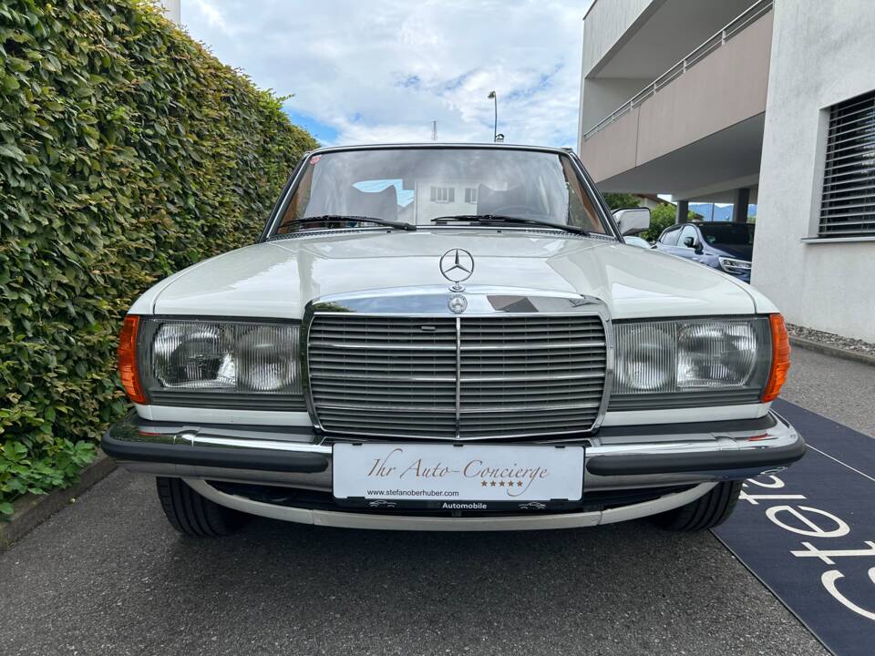 Bild 3/31 von Mercedes-Benz 280 (1978)