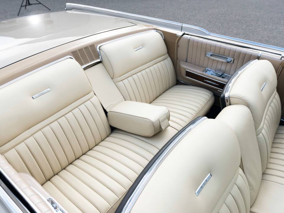 Bild 42/100 von Lincoln Continental Convertible (1965)