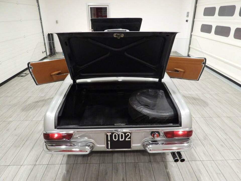 Image 13/15 de Mercedes-Benz 230 SL (1966)