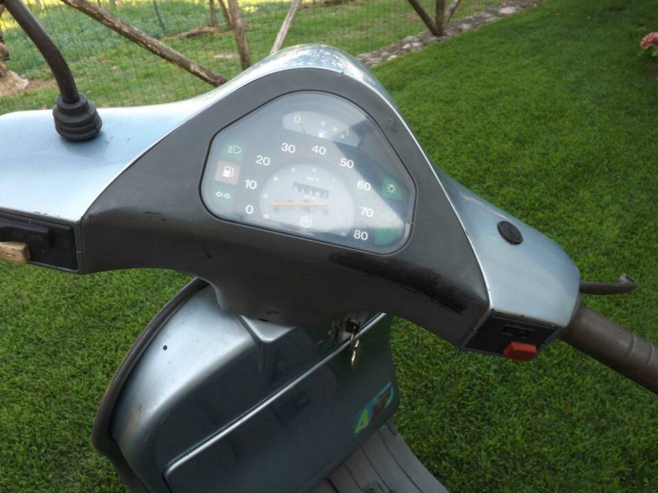 Image 11/50 of Piaggio Vespa 50 (1995)