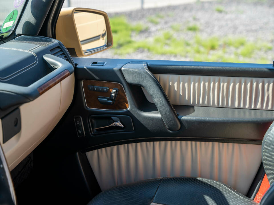 Image 18/33 of Mercedes-Benz G 500 (LWB) (2017)