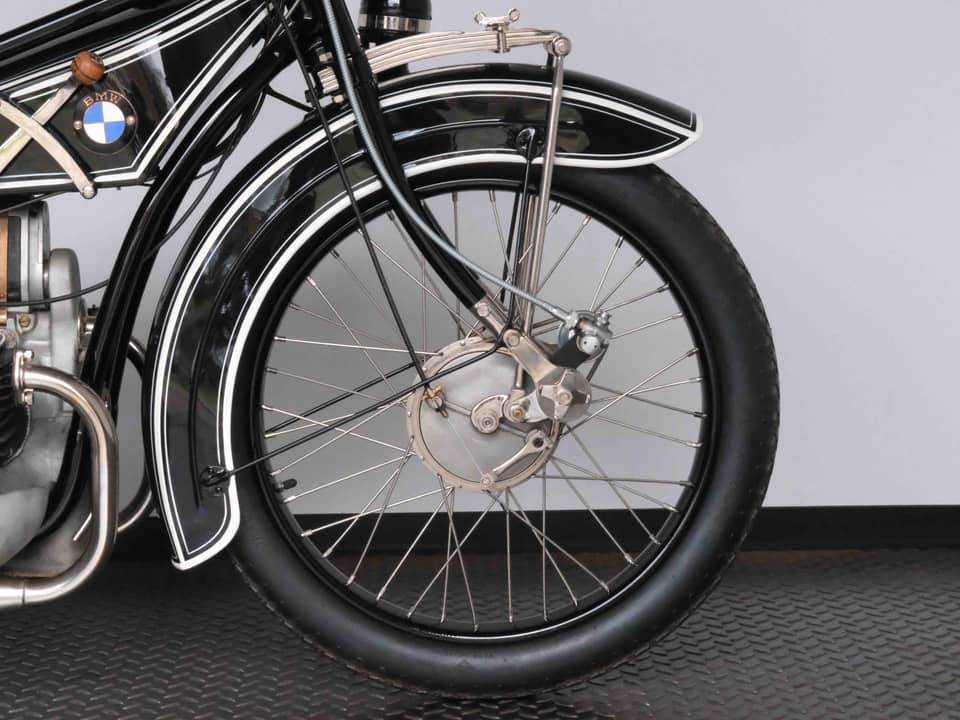 Image 2/98 of BMW R 32 (1925)