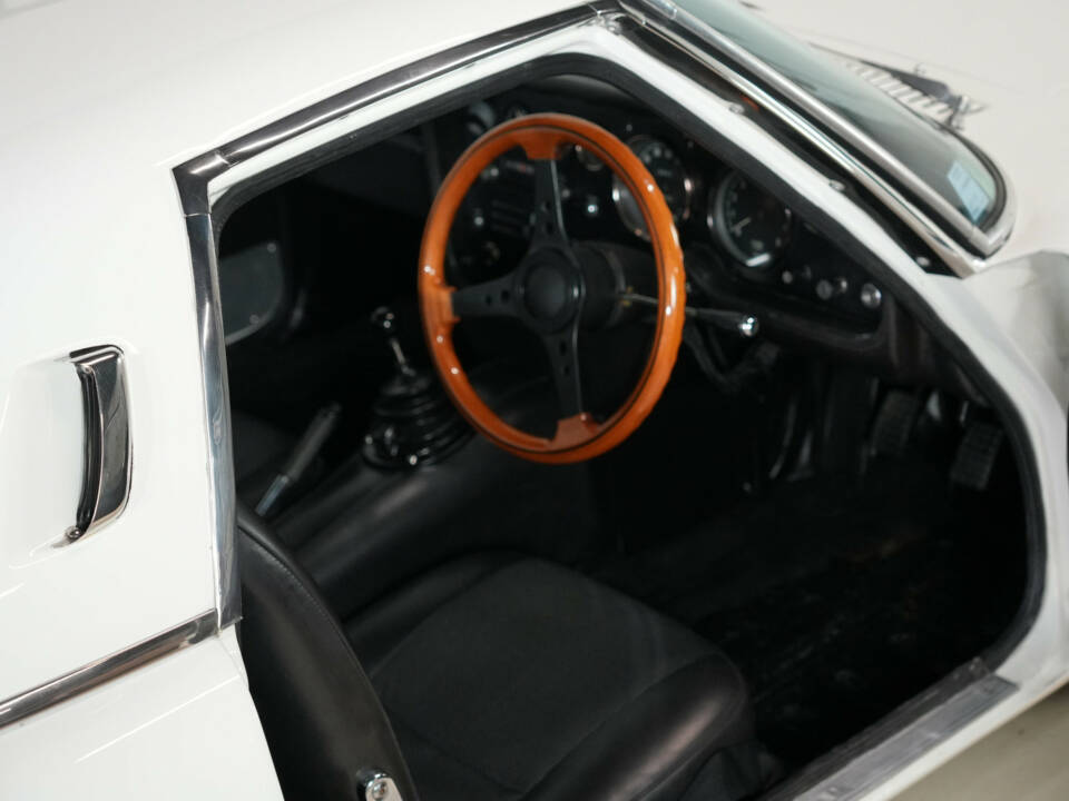 Image 26/32 of Mazda 110 S Cosmo Sport (1968)