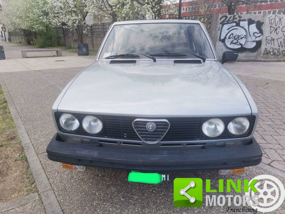 Imagen 2/10 de Alfa Romeo 2000 Berlina (1981)
