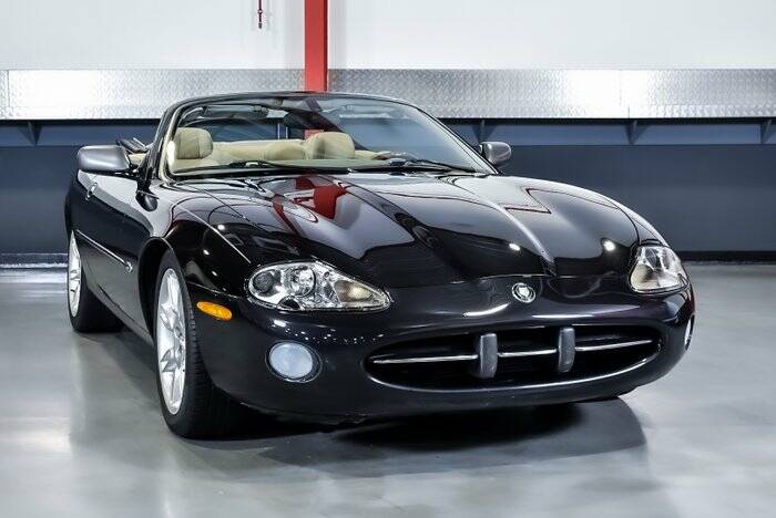 Image 4/7 of Jaguar XK8 4.0 (2001)