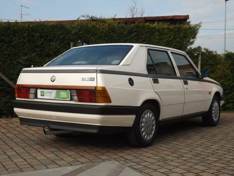 Image 5/50 de Alfa Romeo 75 2.0 (1986)