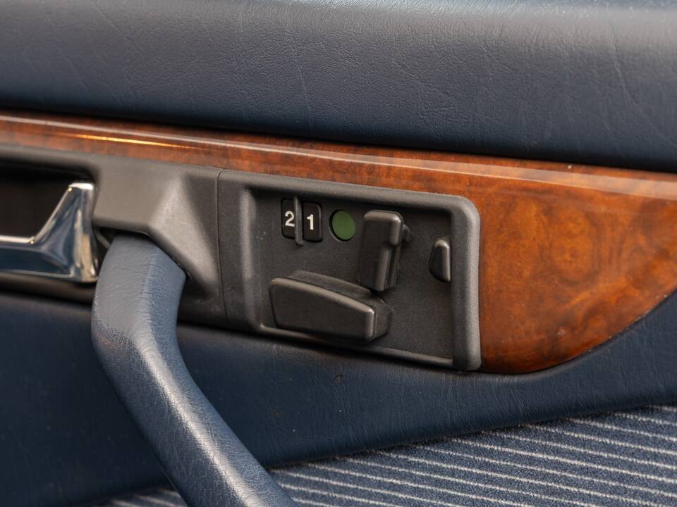 Bild 31/35 von Mercedes-Benz 560 SEC (1988)