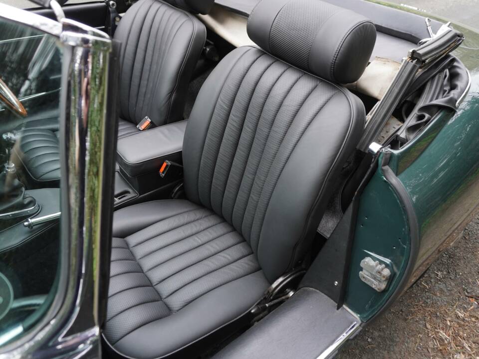 Afbeelding 13/25 van Jaguar E-Type (1970)